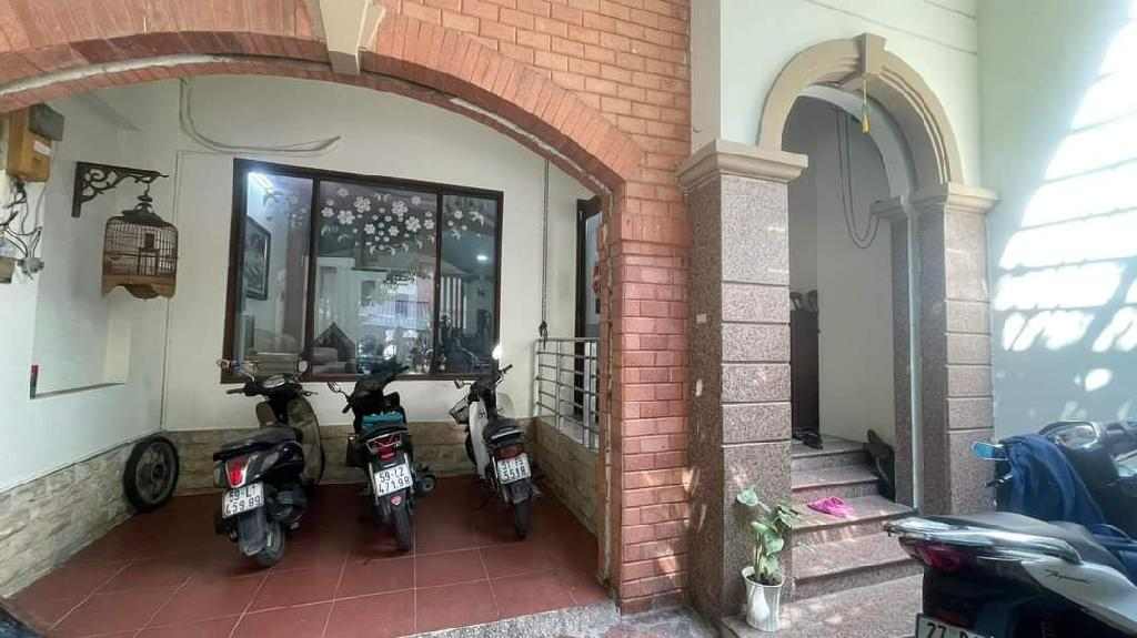 MẶT TIỀN Q8 CÓ DÒNG TIỀN NUÔI YẾN GẦN 500 /1 NĂM