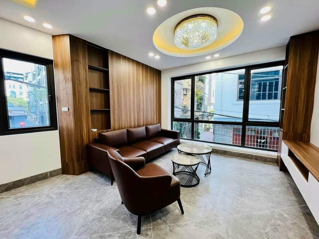 Bán nhà Bát Khối 50m2 * 5 tầng * 4,95 tỷ. Full nội thất, ô tô đỗ cổng.