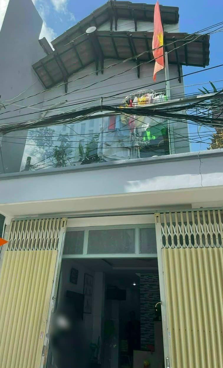Bán gấp nhà Hoàng Quốc Việt, Q7, HXH trải nhựa, ngang 4,2 x 10 nhỉnh 3tỷ.