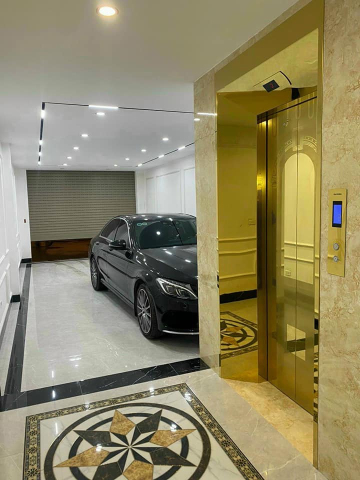 Bán nhà Nguyễn Ngọc Nại, thang máy, ô tô 7 chỗ vào