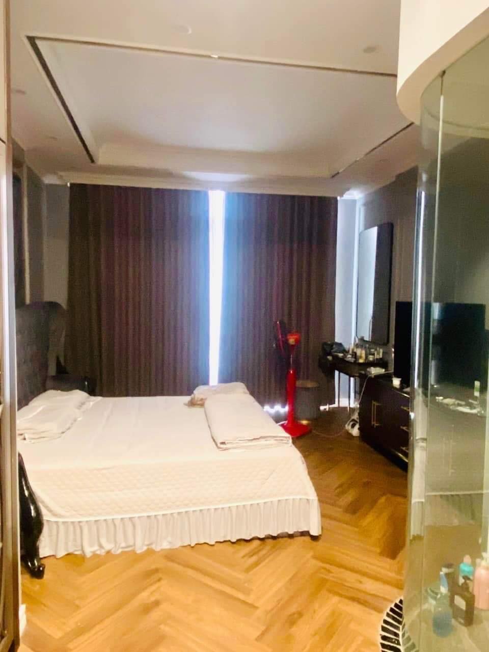 BÁN NHÀ MẶT PHỐ SIÊU VIP NGHĨA TÂN VỈA HÈ-THANG MÁY-KINH DOANH DT 41/46M2 x 6T GIÁ 23,8 TỶ