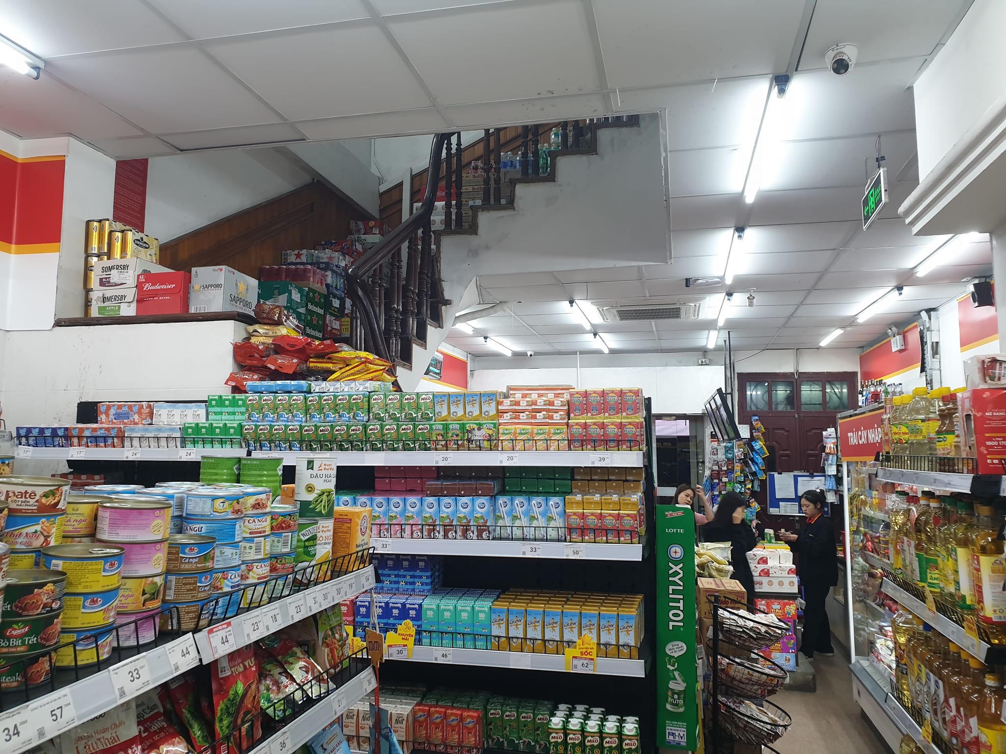 Bán nhà mặt phố Trần Quốc Hoàn 60 m mặt tiền 5,2 m giá 30 tỷ