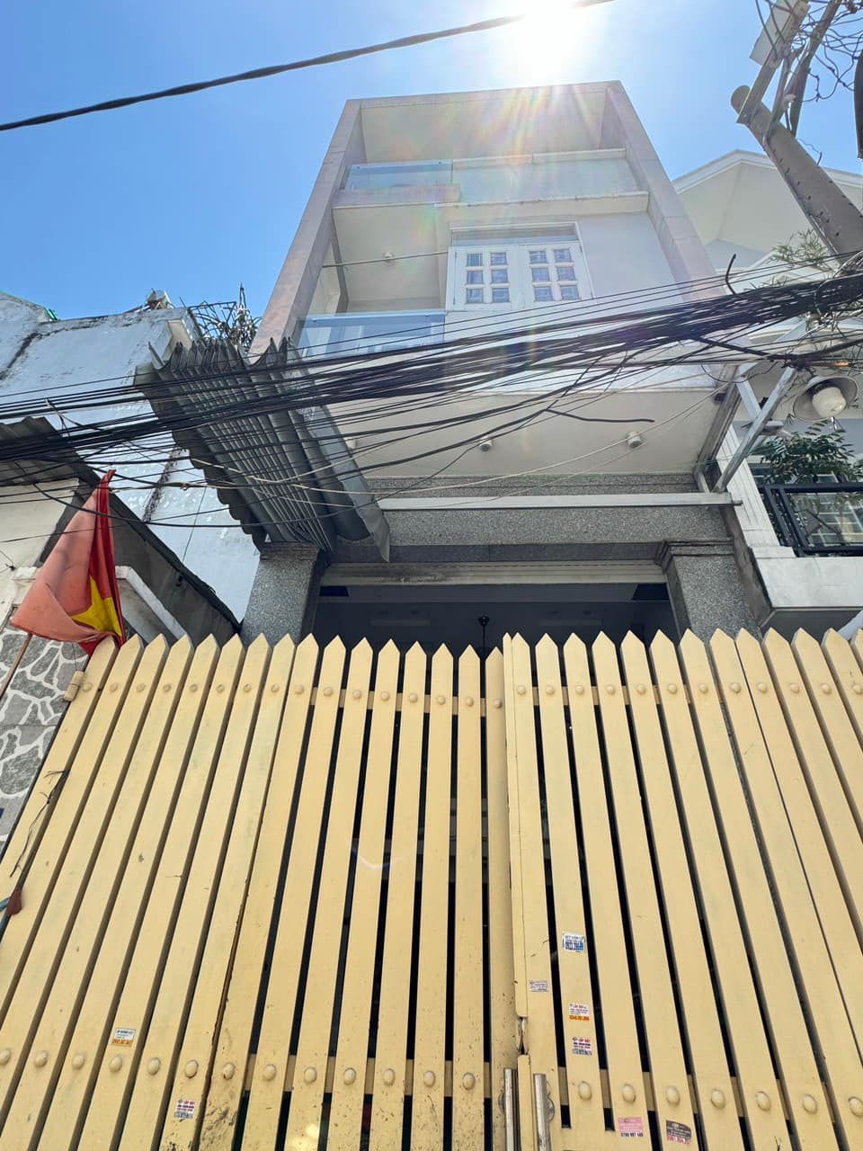 Nhà Vị trí rất đẹp, khu rất xung, diện tích 4x20m 3 lầu, rẻ ngang lô đất