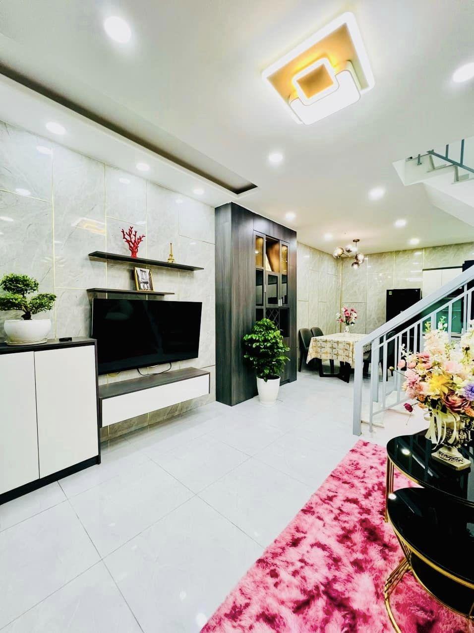 SIÊU PHẨM FULL NT - 5P PHÚ NHUẬN - NGAY NGÃ 6 QUANG TRUNG - P10 - VINCOM - NGANG ĐẸP 4M - GIÁ CHƯA TỚI 4 TỶ.