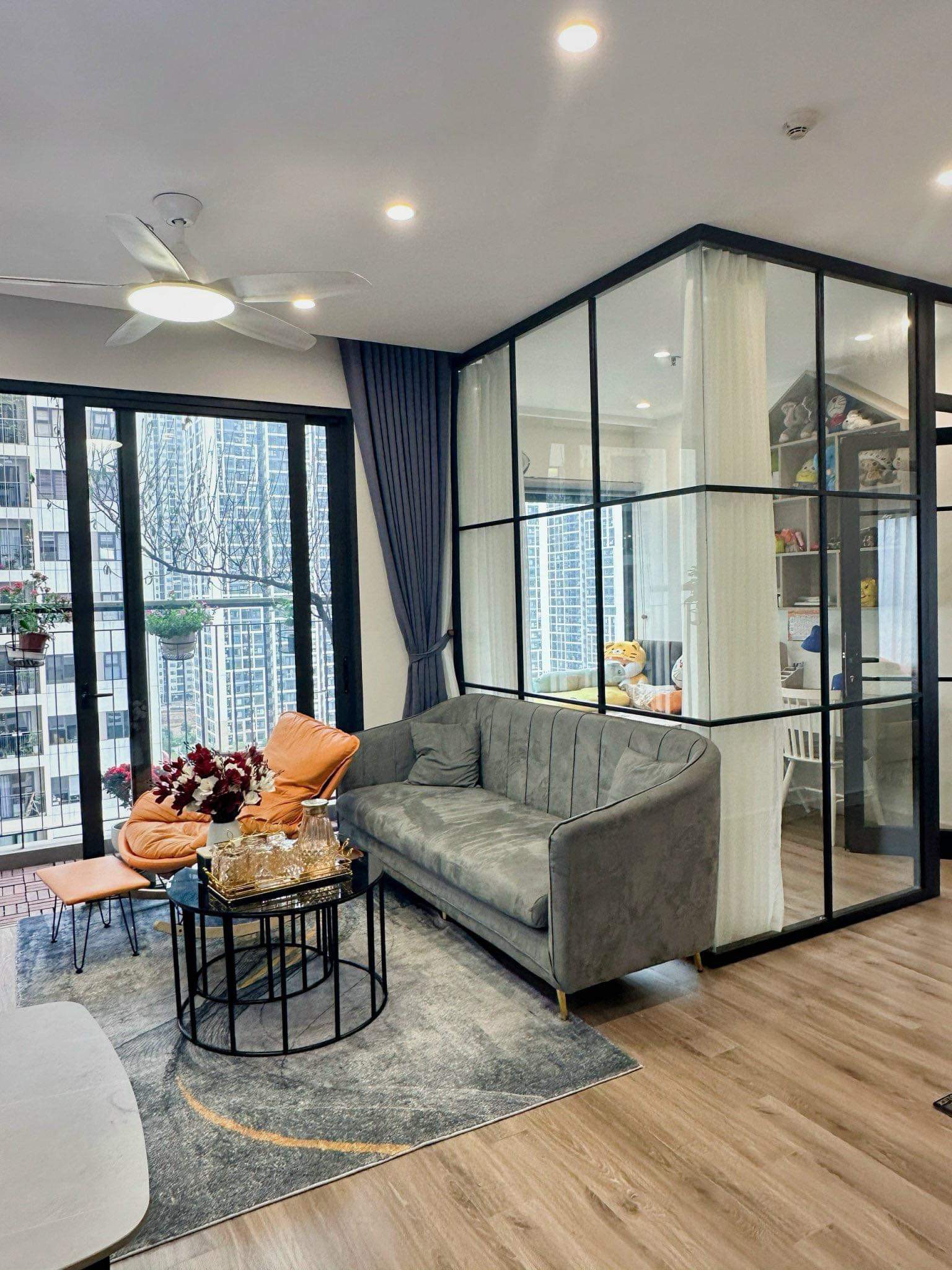 Cần bán căn 1 ngủ cộng 1 full đồ Vinhomes Smart city. giá rẻ nhất thị trường. 2 tỷ 350 triệu