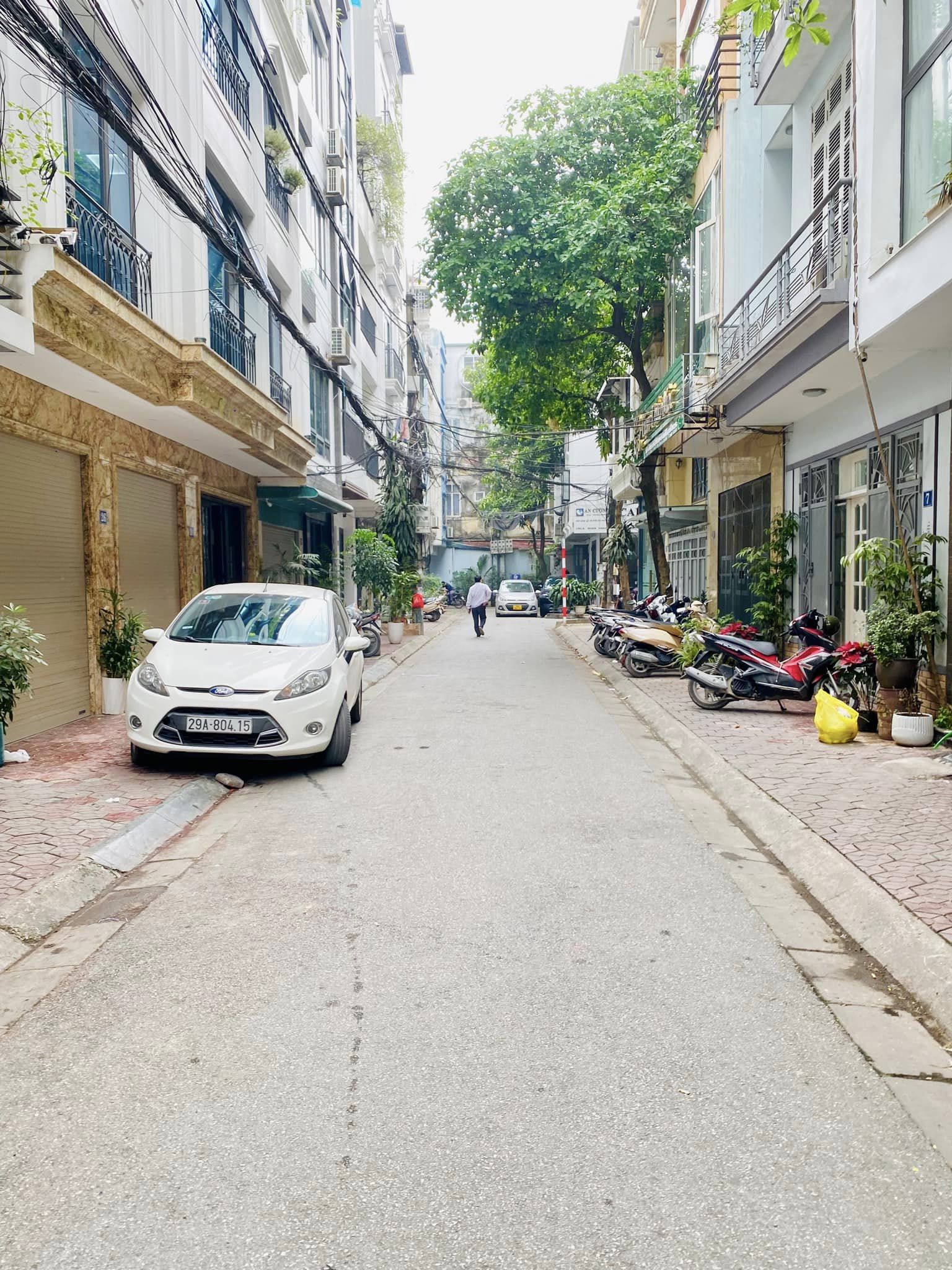 ⭐Cực Hiếm - Ô tô Tránh Phố Trung Kính 60m2/ MT 5m chỉ 21.8 Tỷ, vỉa hè, K.Doanh⭐