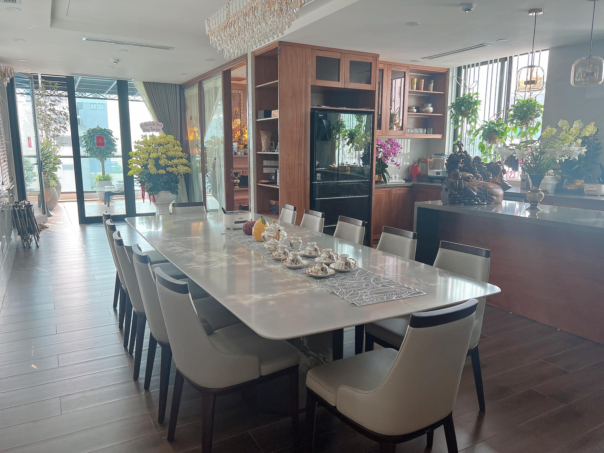 Bán tòa VP phố Đoàn Trần Nghiệp, 150m2, có hầm, mặt tiền 6.5m, 218 tỷ, dòng tiền 3.6 tỷ/năm