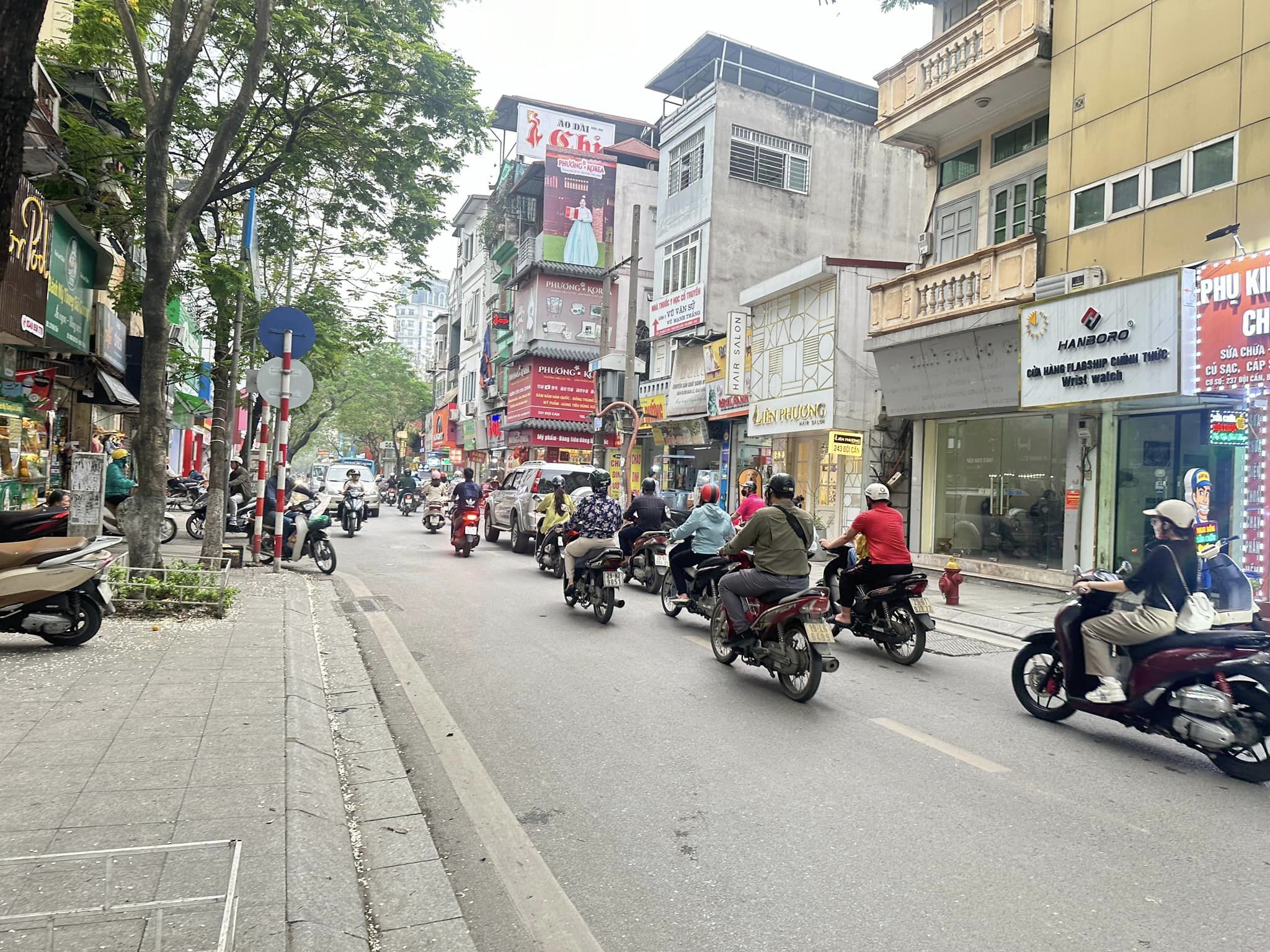 ⭐Bán nhà Mặt Phố Đội Cấn, Ba Đình 80m2/ 6T Thang Máy, MT 5m - 38 Tỷ, Sổ vuông⭐