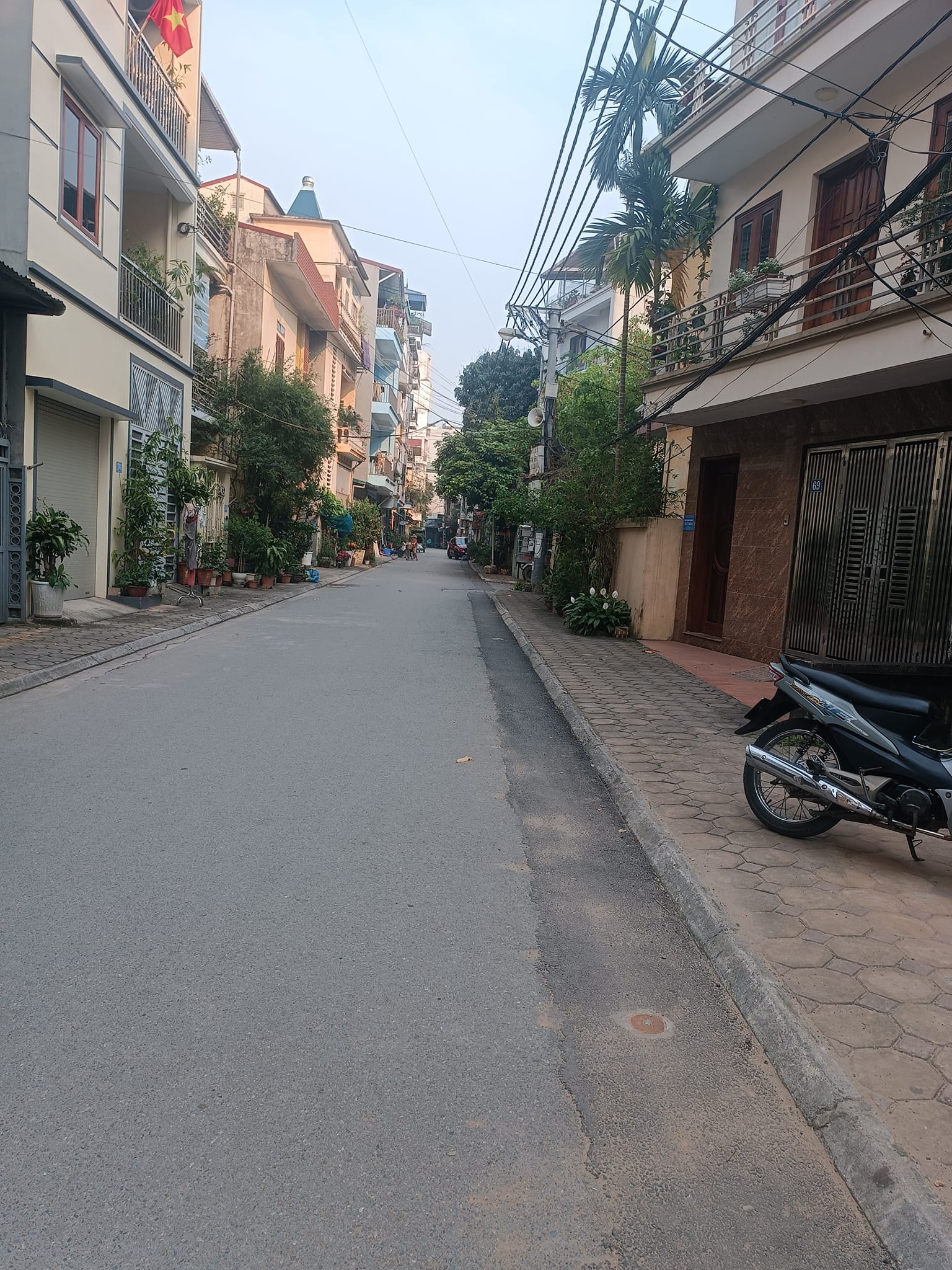 B*Á*N Biệt thự Trâu Quỳ - 173m x 3 Tầng ,MT 9.3 m , giá 14.35 tỷ Gia Lâm HN