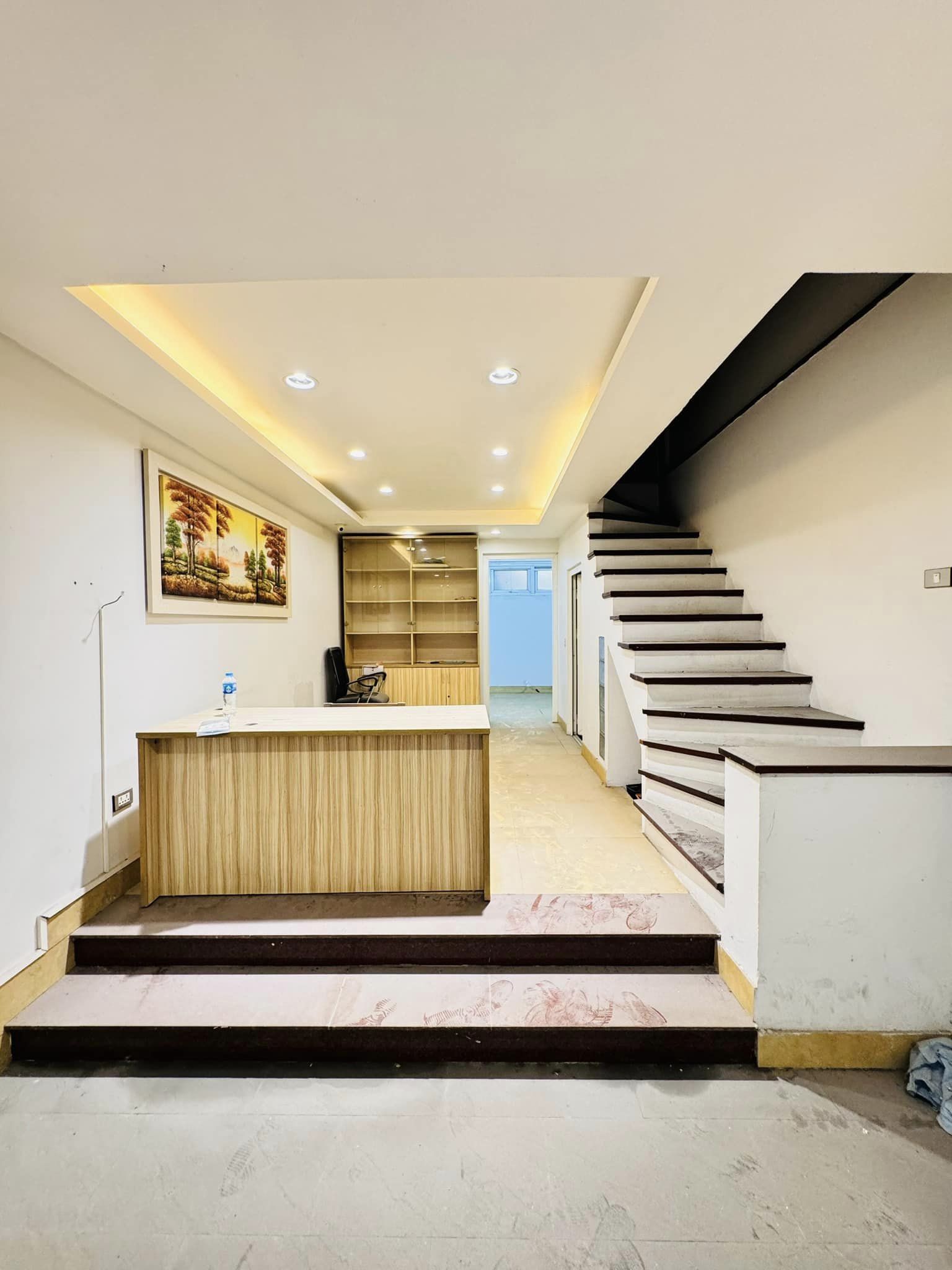 Phố Nguyễn Thái Học 45M2 6 Tầng MT 4.5M 16 Tỷ 3 Thoáng Ô TÔ 15M Ra Phố