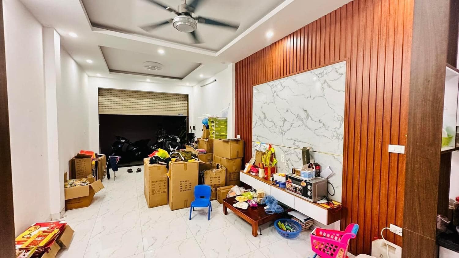 CỰC HOT -VIP NHƯ KHÁCH SẠN 5 SAO -KHÔNG CÓ CĂN THỨ 2 -KINH DOANH -Ô TÔ ĐỖ CỬA -GARA 7 CHỖ -TỨ PHÍA NGÕ THÔNG -TIỆN ÍCH BẠT NGÀN - SẦM UẤT BẬC NHẤT VÙNG