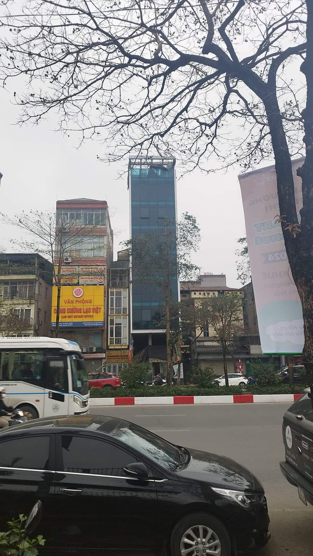 Bán Nhà! Mặt Phố Văn Cao, Hàng Xóm Deawoo, 50m x 3 tầng x Mt 5.6m. Giá 28.5 Tỷ.