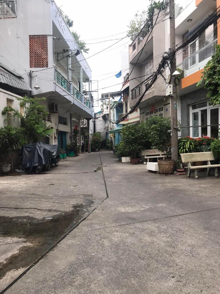 BÁN NHÀ HAI MẶT HẺM Ô TÔ TRÁNH NHAU - VỊ TRÍ KINH DOANH ĐỈNH - 40M2 .NHÍCH 4Tỷ.