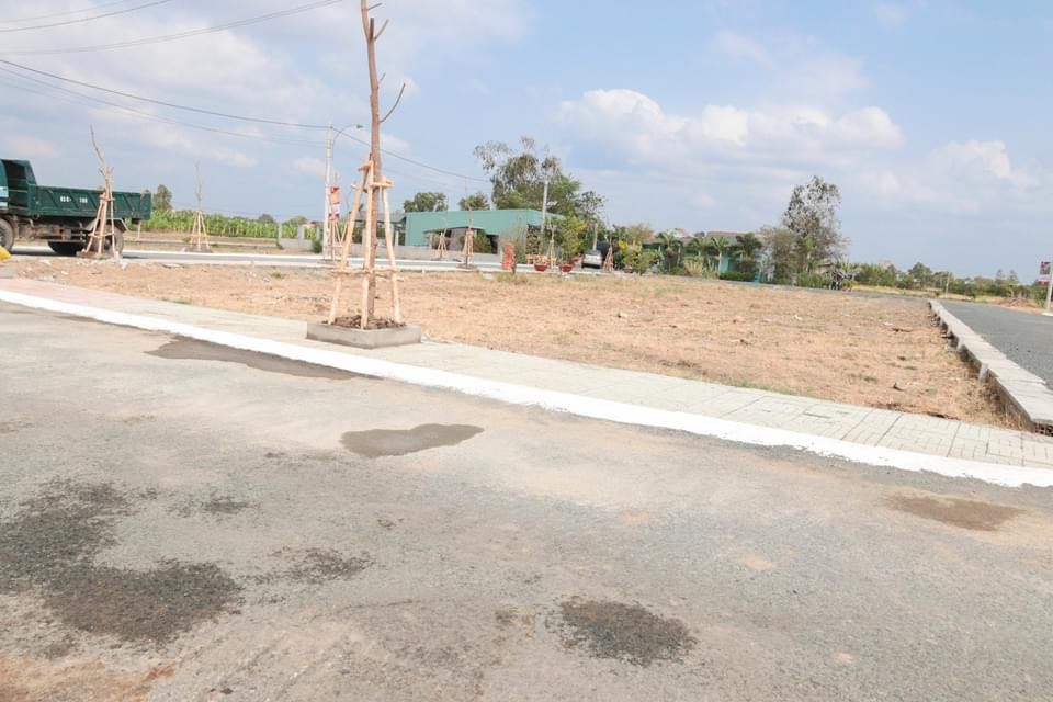 Đất thị xã Hòa Thành, Tây ninh Thích hợp mua để đón sóng hoặc xây nhà trọ