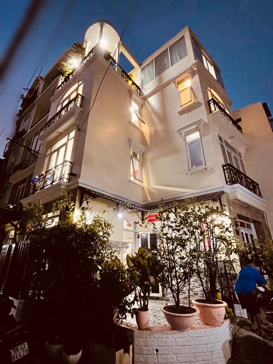 Bán Nhà Hẻm Xe Hơi Trung Tâm Quận 1, 74M2, 4 Tầng BTCT, 6 P.Ngủ, Tặng Nội Thất