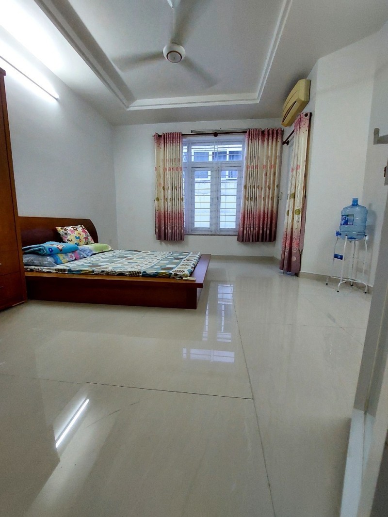 Bán nhà cạnh CMT8, Quận 10, 4.4x10, 4 tầng BTCT, chỉ 5 tỷ nhỉnh