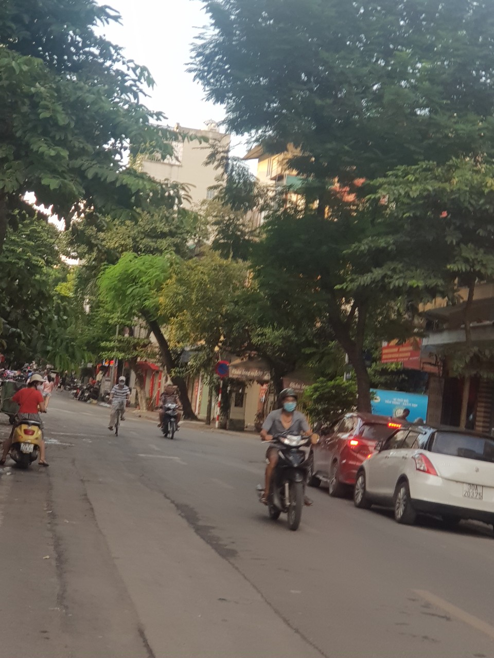 Bán nhà mặt phố Nguyên Trường Tộ Trúc Bạch Ba Đình nhỉnh 350 triêu/m