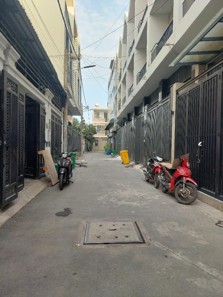 BÌNH TÂN MẶT TIỀN HẺM VỊ TRÍ KINH DOANH BUÔN BÁN NGANG 4M x DÀI 12M , 3 TẦNG GIÁ chỉ 4 TỶ 100 TL