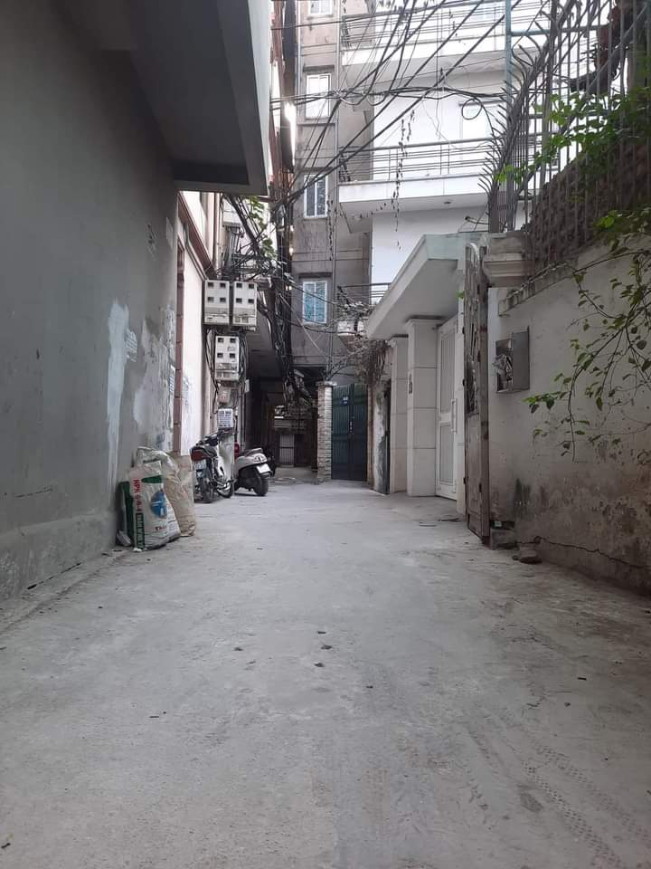 BÁN NHÀ LÔ GÓC PHỐ THÁI THỊNH 77M – MT 11M – 8.2 TỶ.