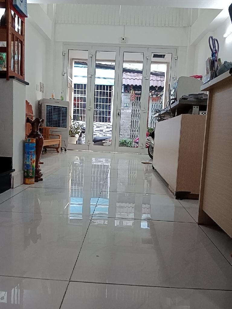 Trường Sa GIÁP QUẬN 1. 20M RA MẶT TIỀN.,NHÀ NỞ HẬU 5 TẦNG BTCT . 4 PN Giá 9 tỷ 2