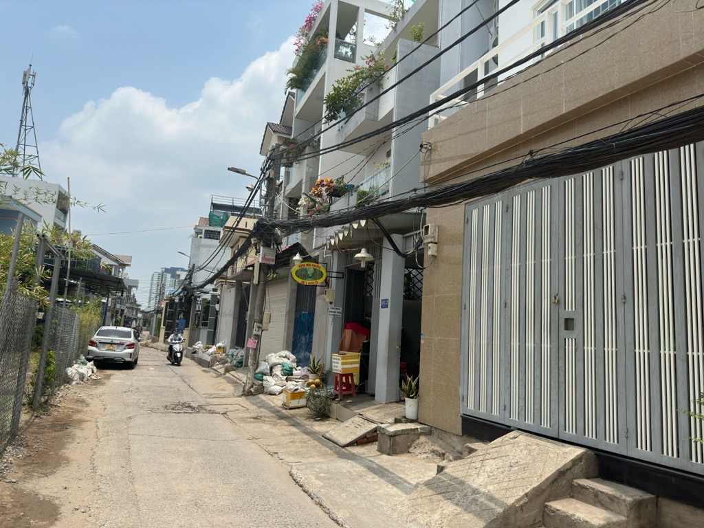 XE HƠI ĐẬU CỬA -NỞ HẬU 10M TÀI LỘC HUỲNH TẤN PHÁT Q7