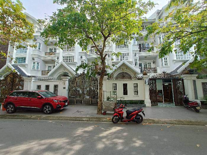 HIẾM - BIỆT THỰ CAO CẤP 4 TẦNG TRUNG TÂM QUẬN 7 DT148m2.