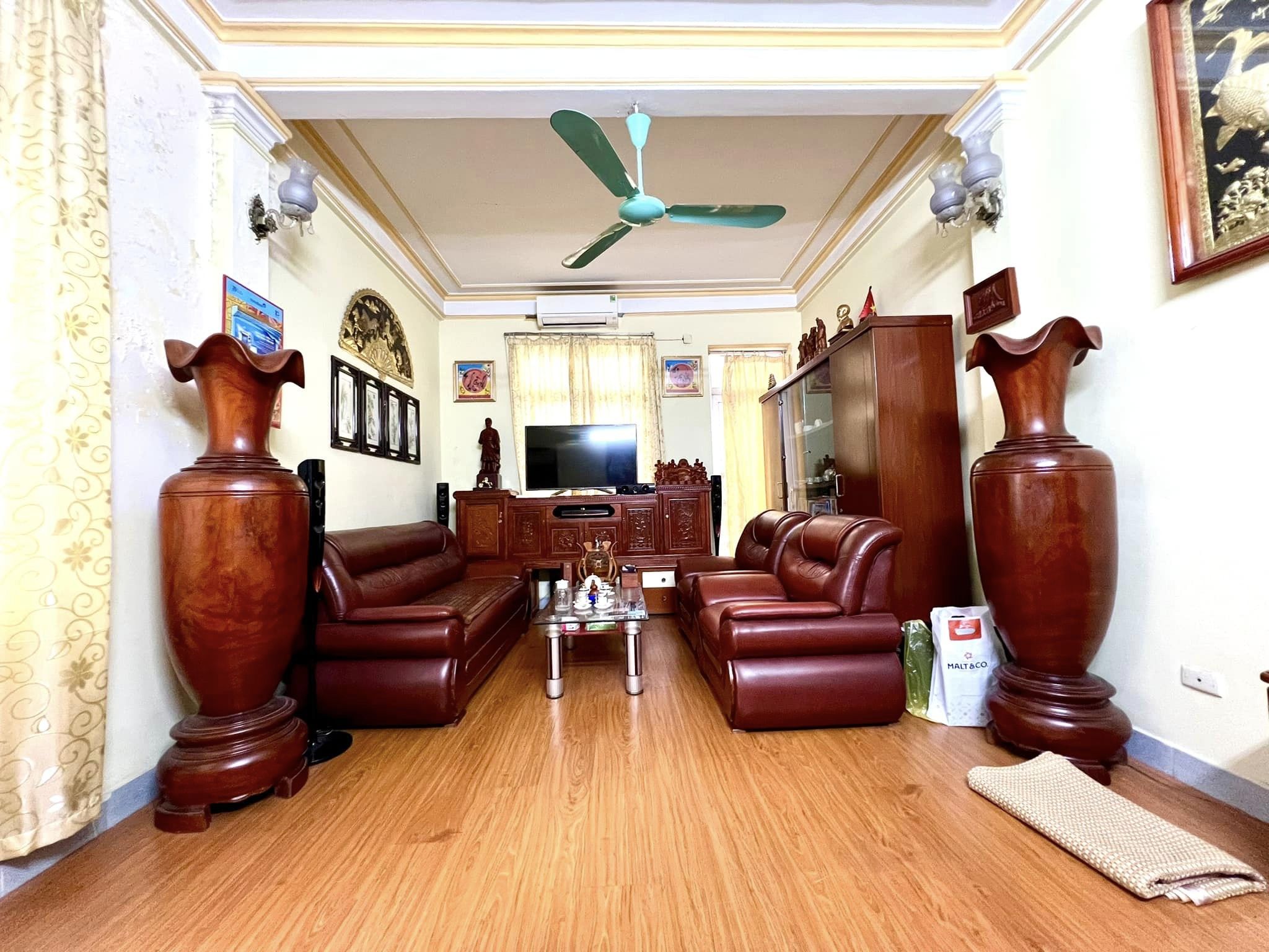 Hơn 300tr/m. Mặt phố kim ngưu – hai bà trưng, 61m, 5 tầng, mt 4,2m. 21 tỷ có TL