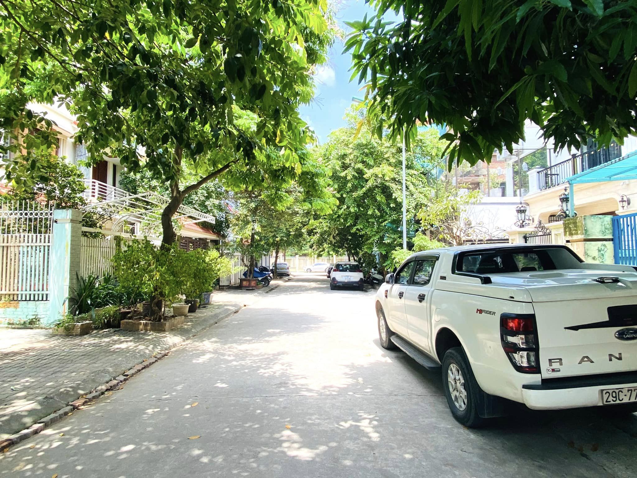 Bán mảnh đất siêu đẹp phố LĨNH NAM - Hoàng Mai, LÔ GÓC, CONTAINER tránh, 420m2, 108 tỷ