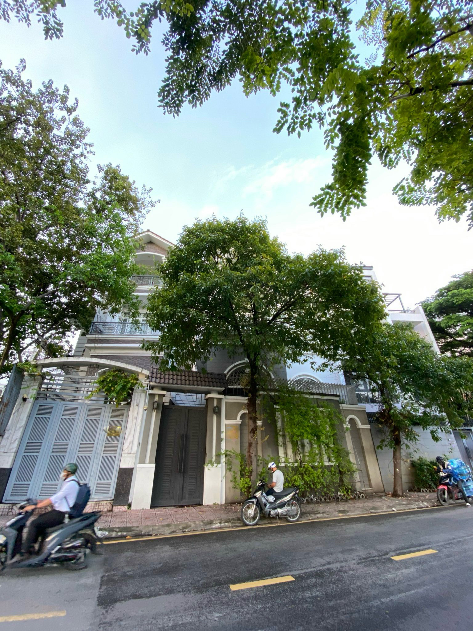 Bán nhà MT Trường Sa, P.3, Q.BT, DT 10x16 m, CN155m2, Giá 50 tỷ