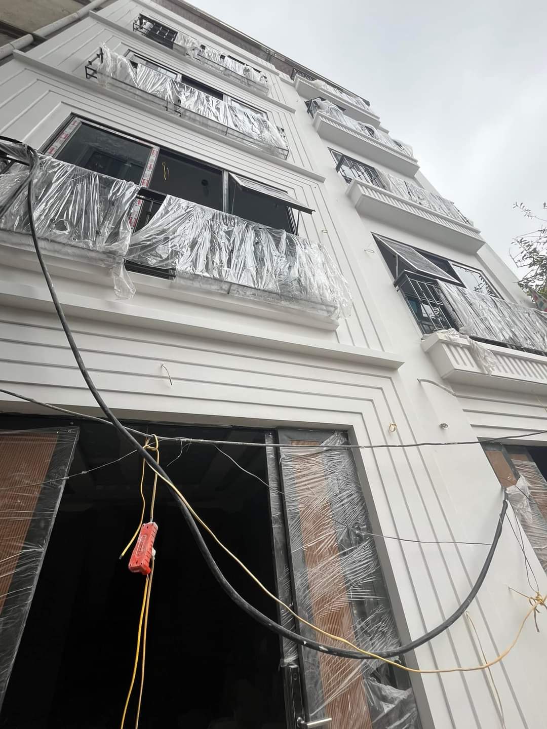 BÁN NHÀ HOÀNG HOA THÁM,QUẬN BA ĐÌNH,DT32M2×6T,MT4M,GIÁ 6.3TỶ,XÂY MỚI ,6T THANG MÁY,GẦN OTO