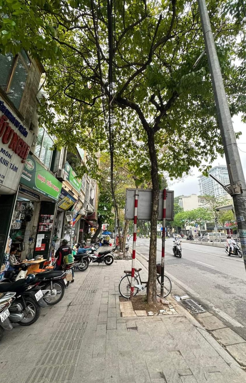 NHÀ MẶT PHỐ GIẢNG VÕ. VỈA HÈ.KD. 50M. 4TẦNG. MT 4M. 30 TỶ. ĐANG CẦN BÁN. ĐỐNG ĐA.