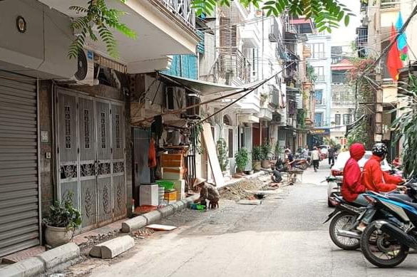 NHÀ TRẦN QUÝ CÁP. TRƯỚC NHÀ ÔTÔ TRÁNH. 39M. 5TẦNG. MT 6.9M. 10.8 TỶ. ĐANG CẦN BÁN. ĐỐNG ĐA.