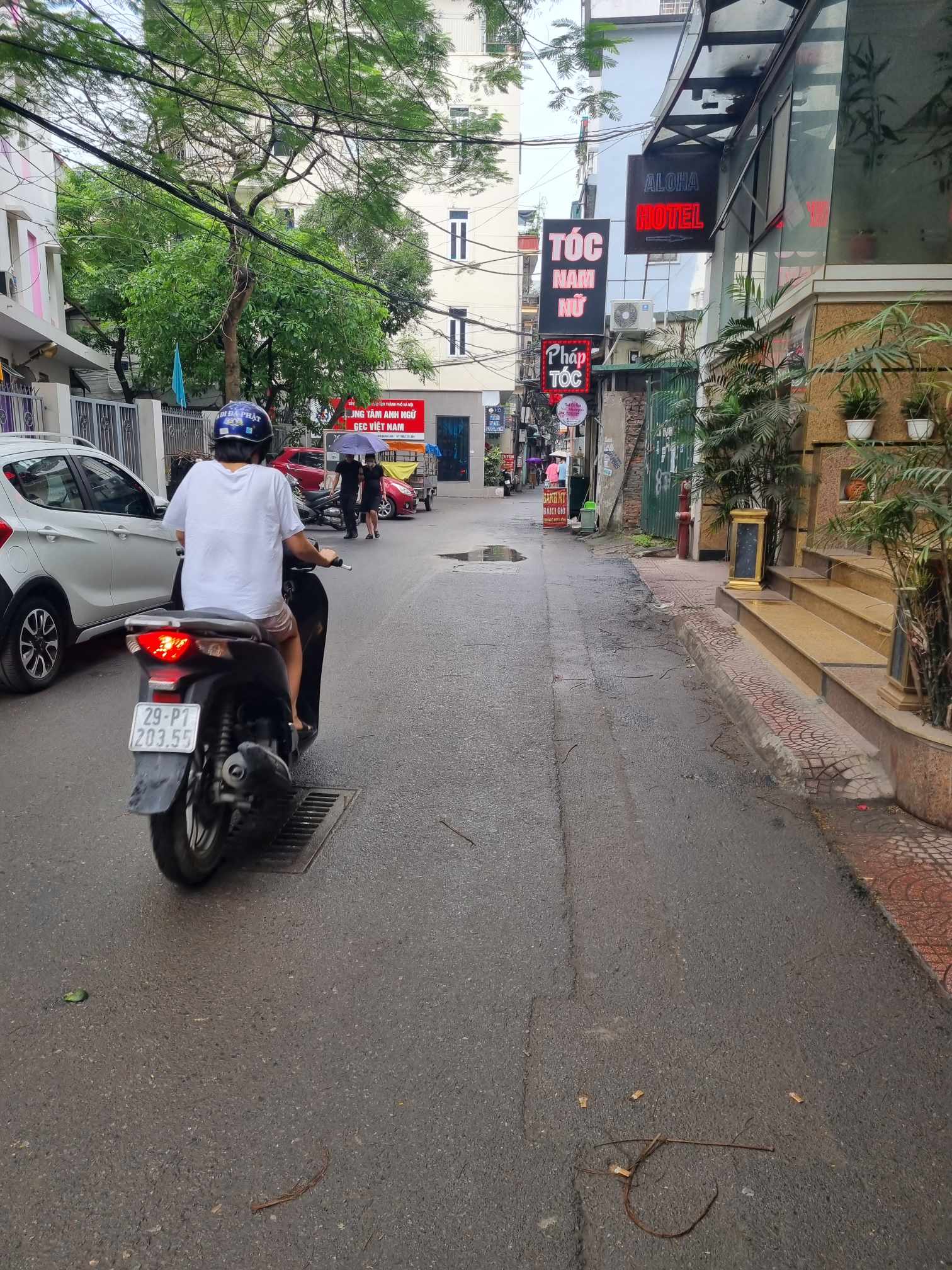 Vị trí đẹp phố Lạc Long Quân 40m2, 2T, MT4.2m Lô góc ô tô tránh gần Lotte Mall