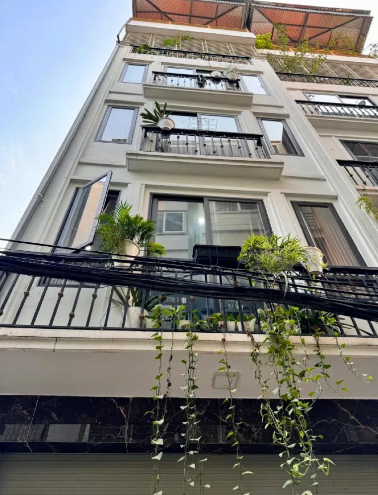 Nhà đẹp long lanh chỉ với 10,5 tỷ ngay tại Lạc Long Quân