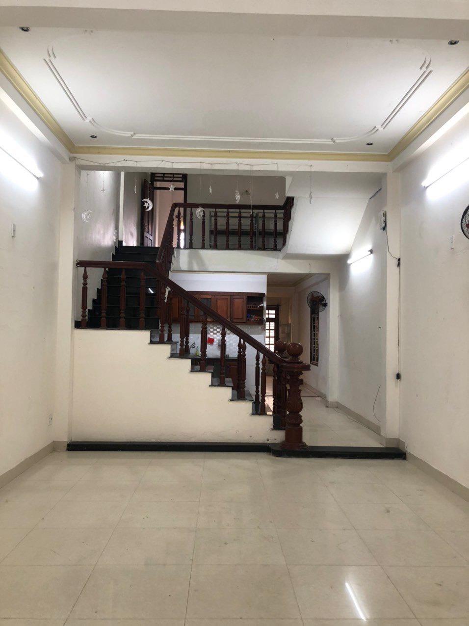 Bán nhà đường Lê Văn Hiến, Đà Nẵng. Đường đôi 33m, gần Phạm Hữu Nhật, vị trí kinh doanh tốt.