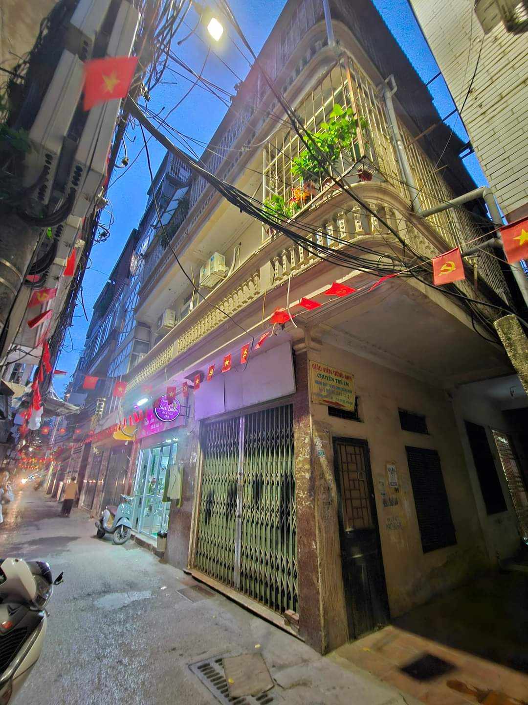 BÁN NHÀ HOÀNG HOA THÁM,QUẬN BA ĐÌNH,DT37M2×3T,MT7.9M,GIÁ 6.9TỶ,LÔ GÓC,MẶT NGÕ,KINH DOANH