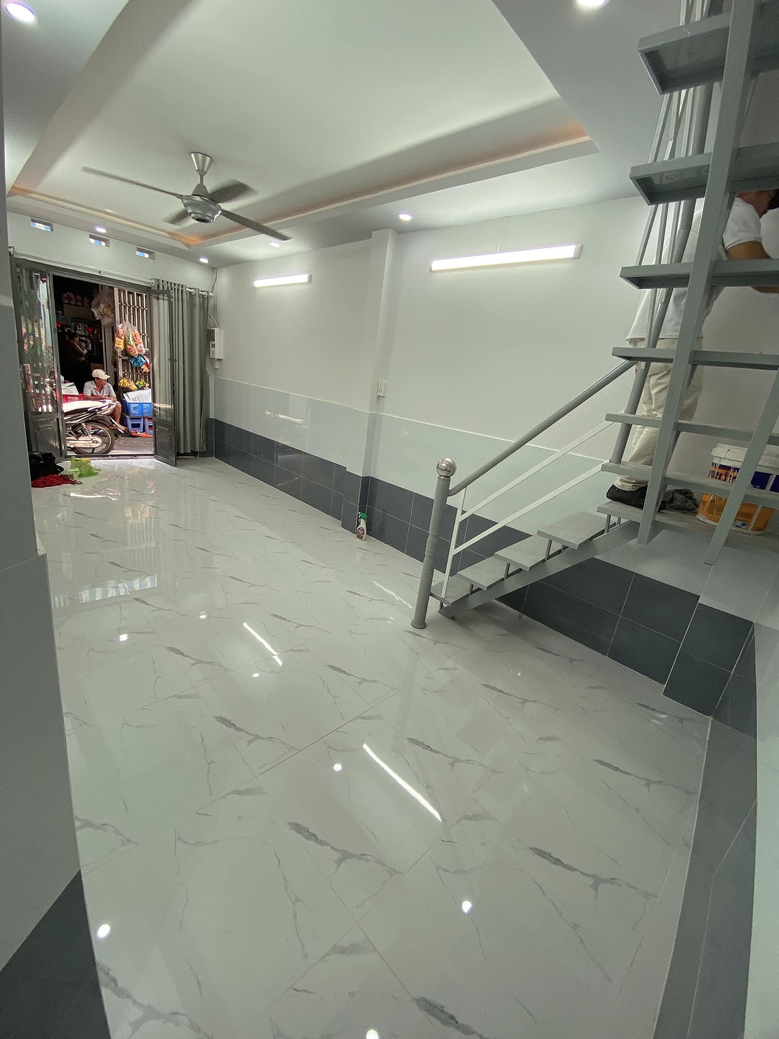 Chỉ hơn 2 tỷ có ngay nhà 2 Tầng mới xây giáp ngay trung tâm Quận 1