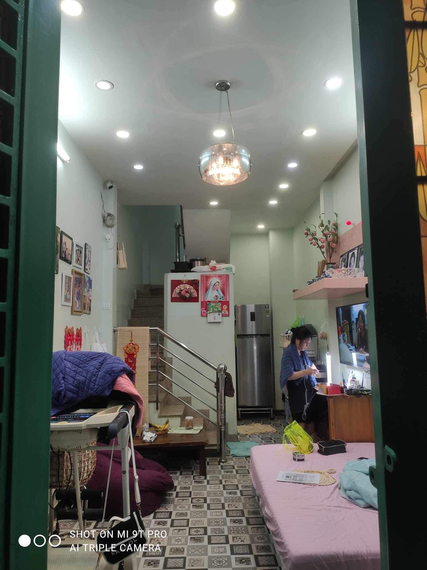 Nhà Hẻm 4 Tầng kiên cố, chỉ 1 bước chân ra mặt tiền, giáp ngay Quận 1 và 5
