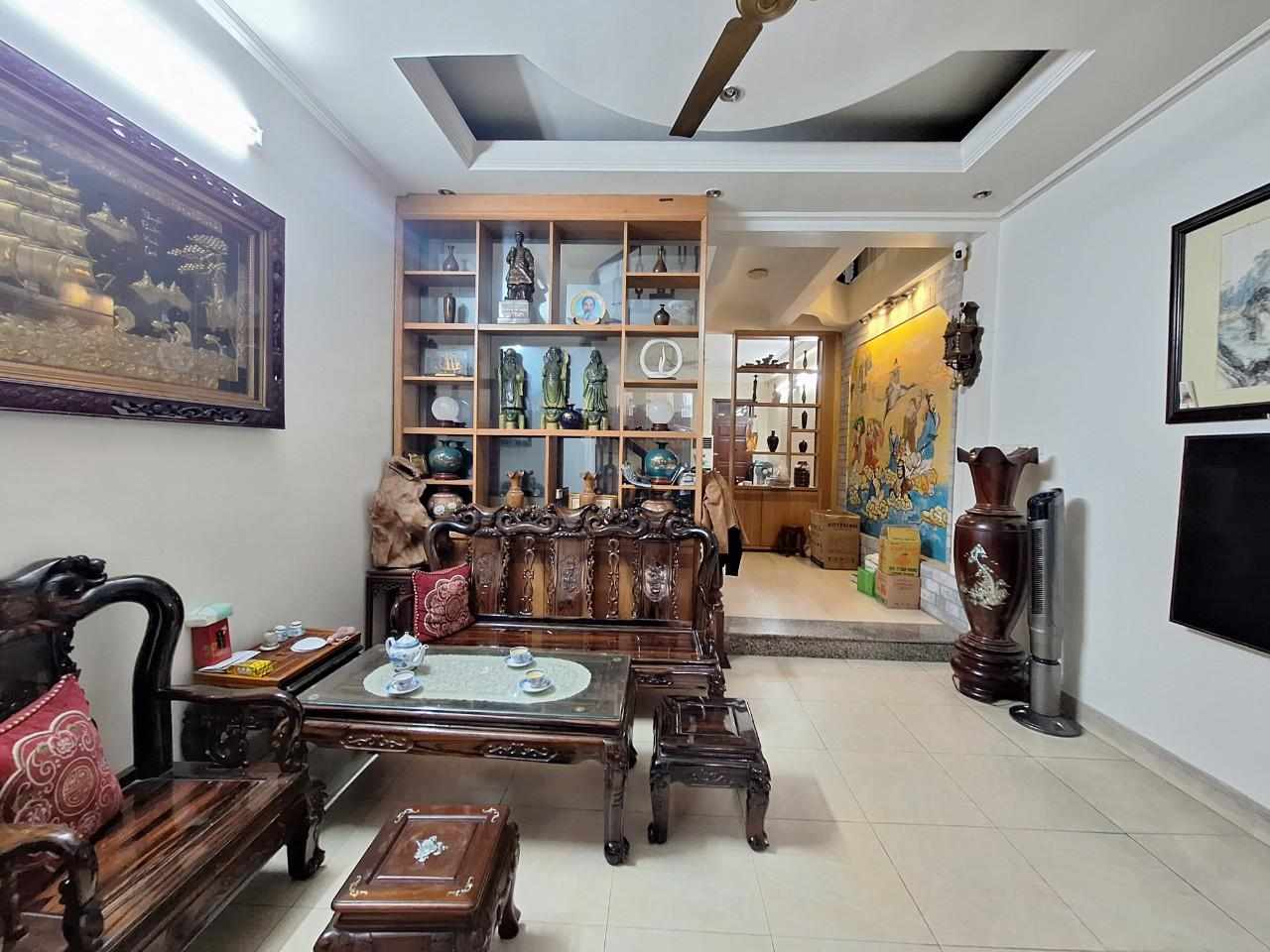 Bán nhà phân lô quận đội phố Hào Nam 80m2, 5T, MT4.7m hơn 15 tỷ hiếm quận Đống Đa