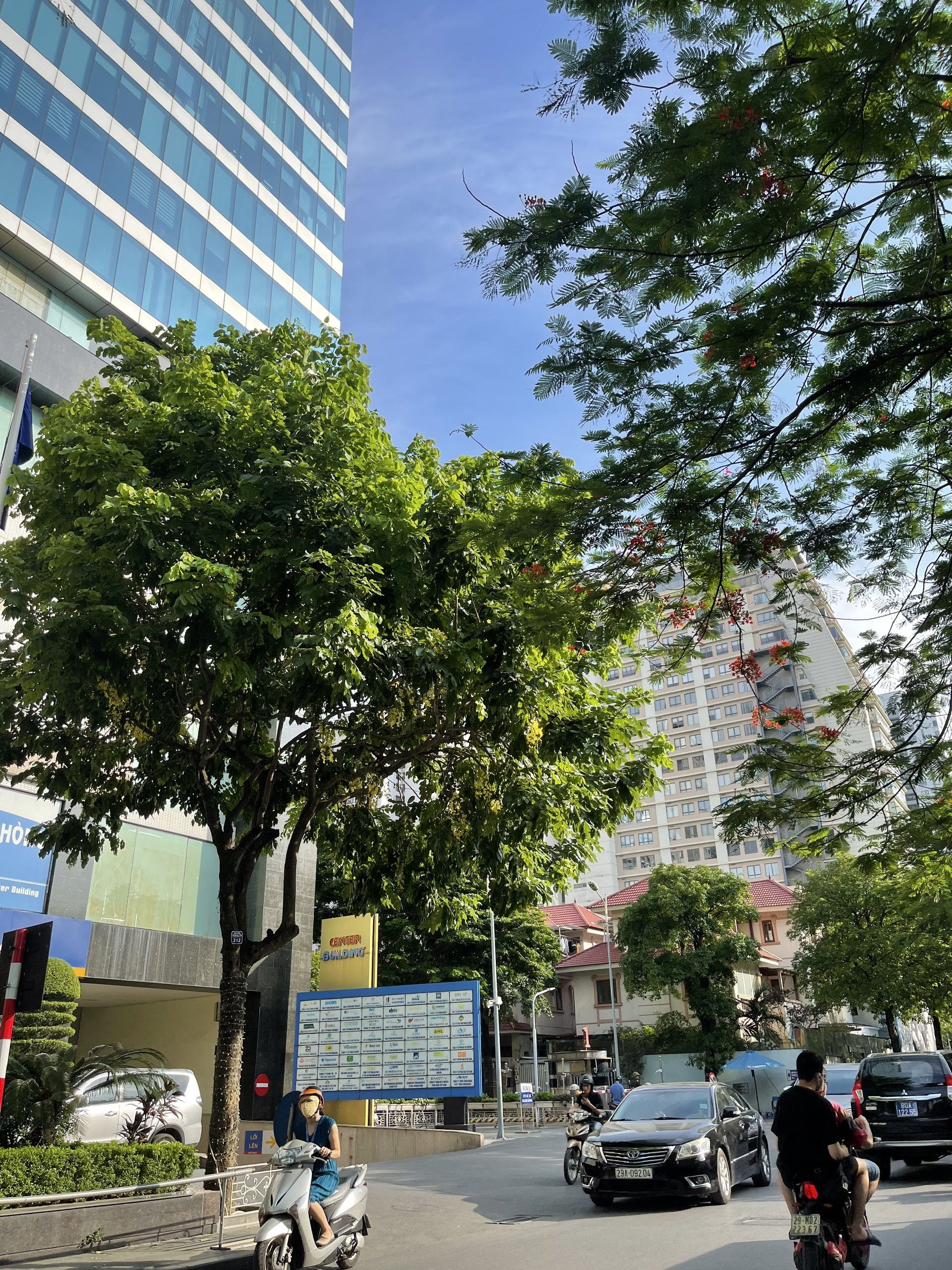 Bán tòa nhà TMDV mặt phố siêu VIP quận Hoàng Mai, 4 MẶT TIỀN, 2.800m2 x 8 tầng, 470 tỷ