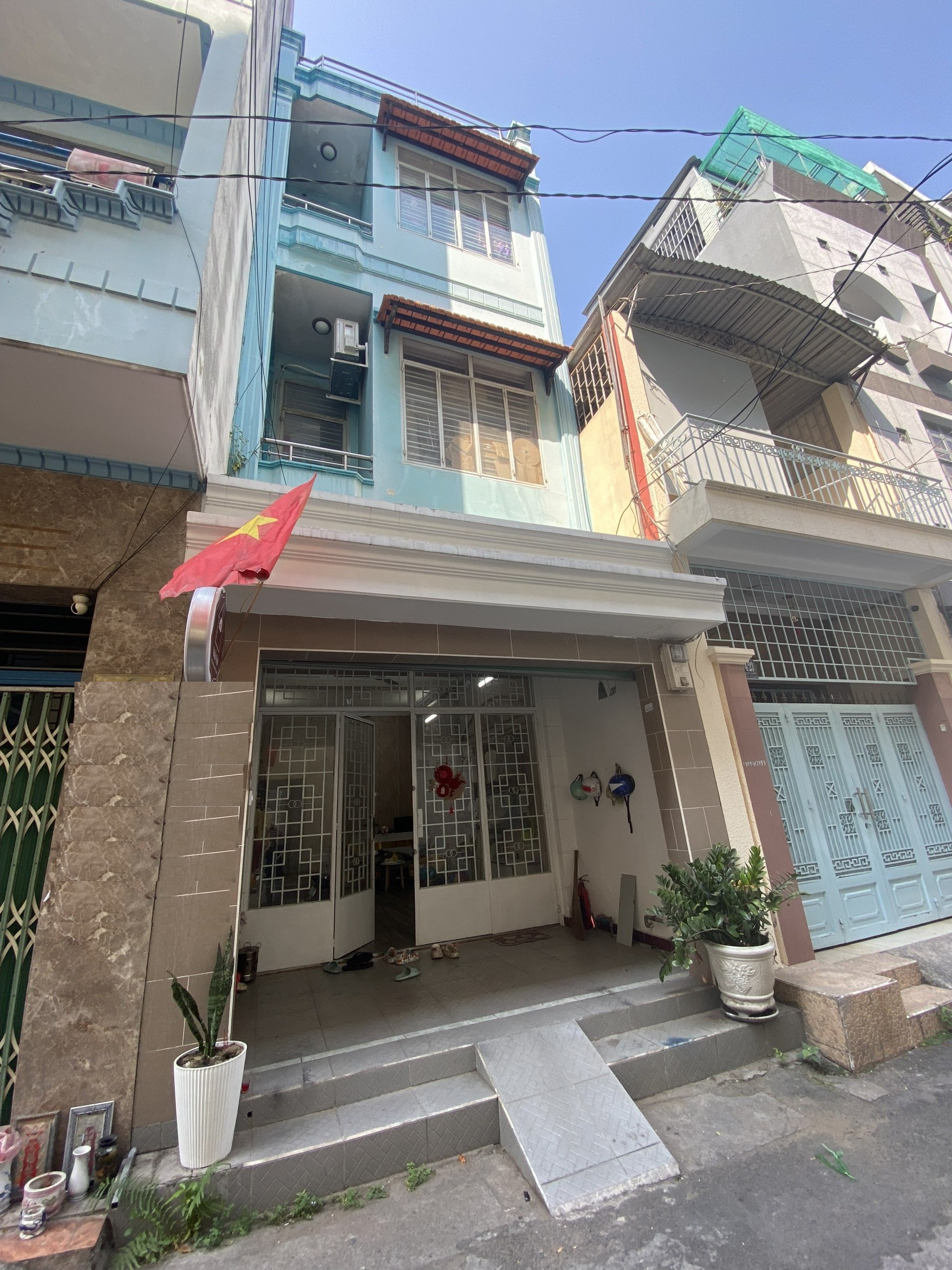 NHÀ 3 TẦNG 5 PHÒNG - HẺM XE HƠI THÀNH THÁI - GẦN ĐH BÁCH KHOA