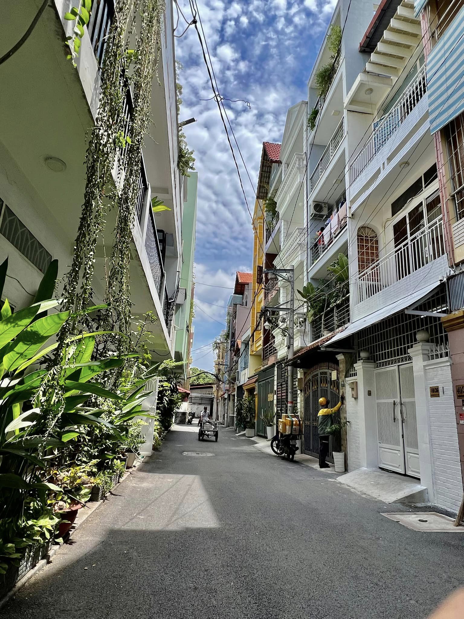 NHÀ 3 TẦNG HẺM XE HƠI GẦN TÔ HIẾN THÀNH - 5 PHÒNG NGỦ