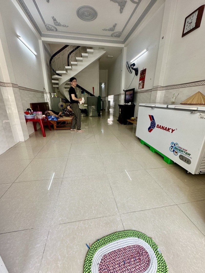 Bán nhà riêng hàng ngộp 100m2 ngang 4, 3 tầng, hẻm ô tô Hoài Thanh phường 14 quận 8 chỉ 6 tỷ