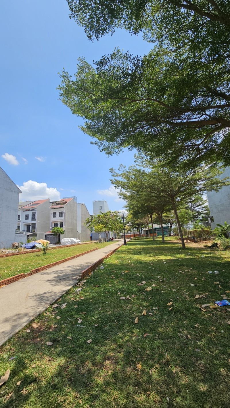 Siêu Phẩm Nhà 3 Tầng Đường Ngô Chí Quốc, Bình Chiểu, Thủ Đức - 82m2 Giá 6.x Tỷ