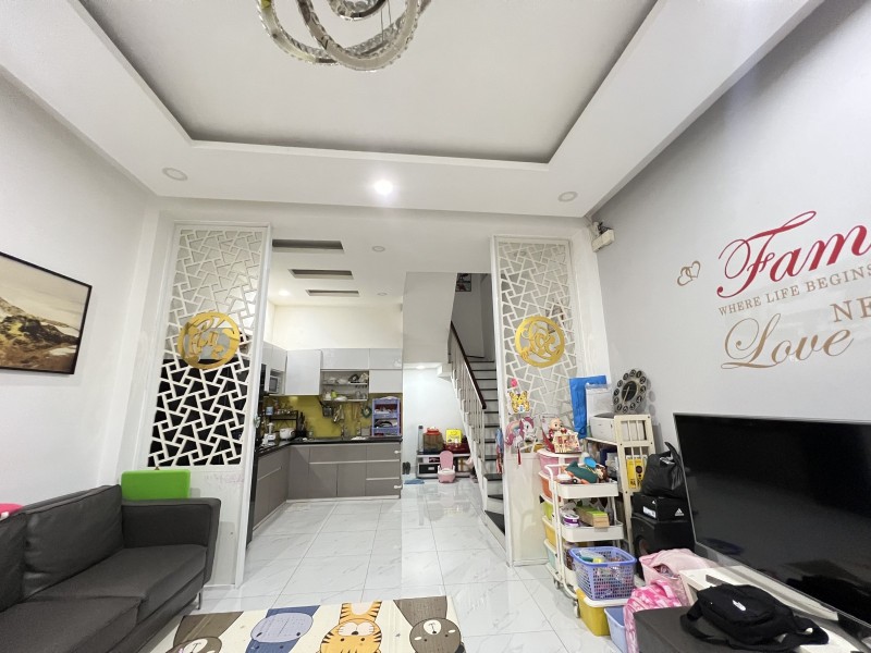 Bán nhà đường Cách Mạng, Tân Phú 45m2. 3 Tầng BTCT Giá 4,4 Tỷ