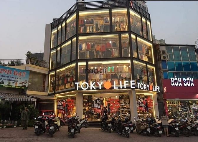 Cho thuê nhà MP Nguyễn Khánh Toàn DT 300m²x5 tầng,MT 12m,Giá:15.000$