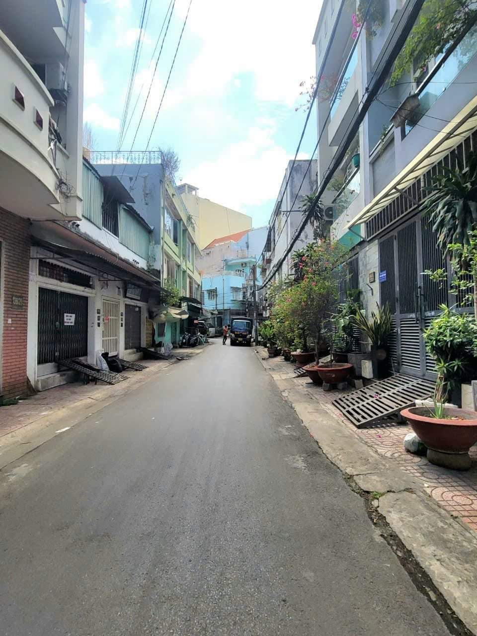 BÁN KHÁCH SẠN 10 PN 60M2 x 5 TẦNG HXH Q.BÌNH THẠNH NGUYỄN XÍ 11.9 TỶ .