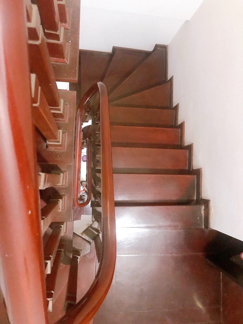 Bán nhà Hoàng Cầu oto tránh, khu dân trí cao, gần hồ, 30m2 x 6 tầng, 7 tỷ