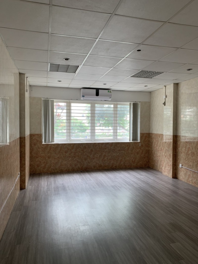 Bán nhà Hoàng Cầu 2 mặt ngõ trước sau, 32m2 x 4 tầng, oto đỗ trước cửa, vài bước chân ra hồ, 7.8 tỷ