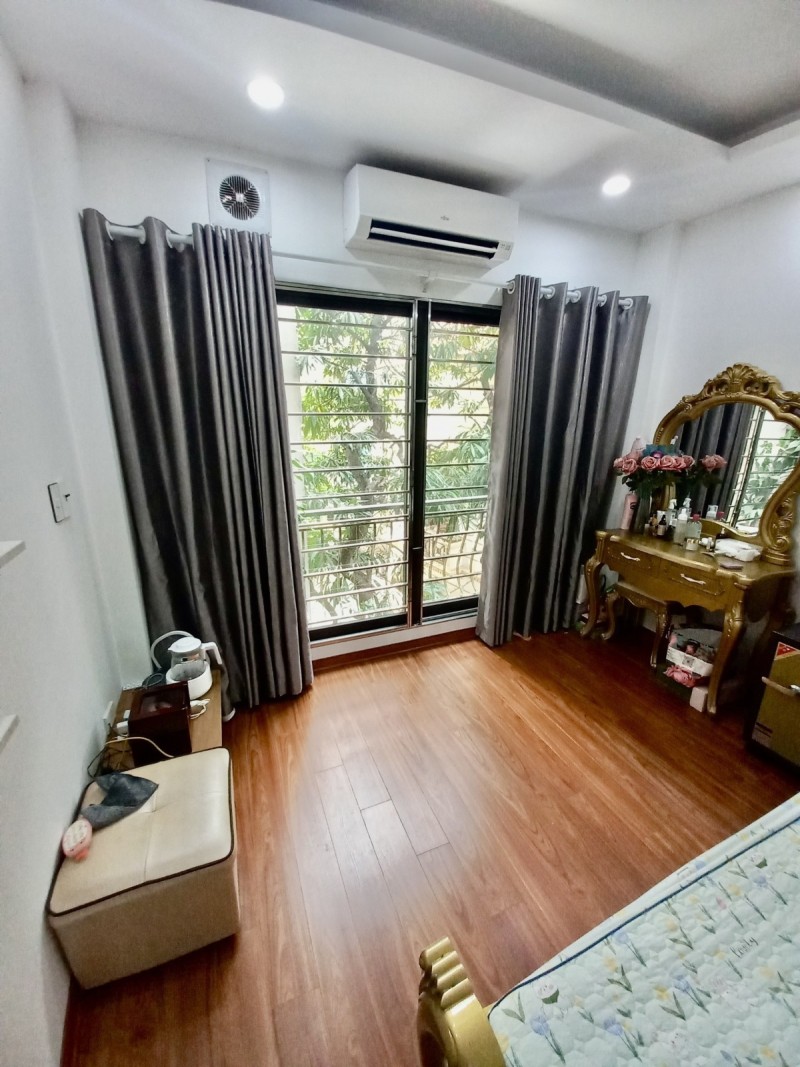 1 ngoặt vào nhà Giảng Võ 37m2 x 4 tầng, ngõ thông tứ tung, 5.3 tỷ